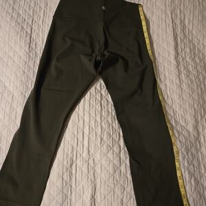 Olive Green LULULEMON High-Waist Athletic Leggings. STRAIT LEG. Sz 8